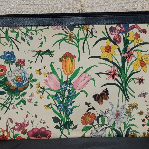 SALE ππHOST PICKππ GUCCI ACCORNERO CLUTCH, PERFECT FOR SPRING, SUMMER - Picture 12 of 15